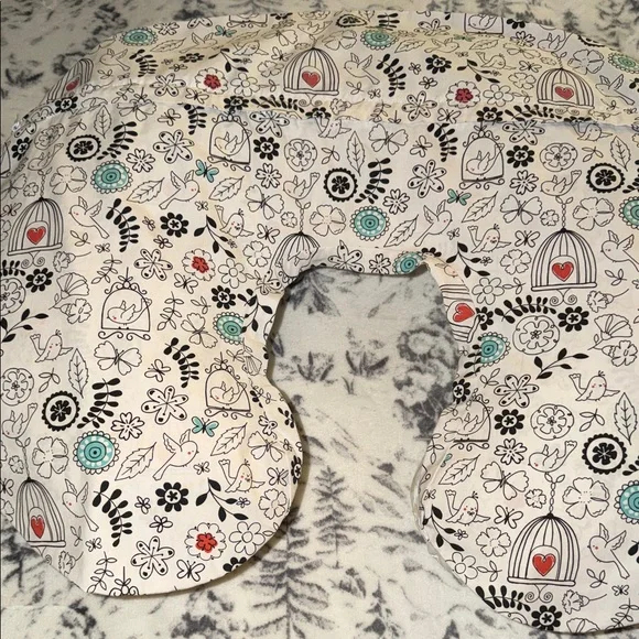 Boppy Nursing Pillow with White and Cream Pattern - Picture 4 of 6